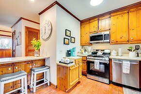 3 Mi to Marietta Square: Hot Tub Haven w/ 2 Patios