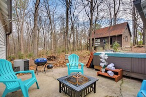 3 Mi to Marietta Square: Hot Tub Haven w/ 2 Patios