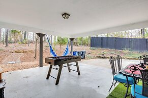 3 Mi to Marietta Square: Hot Tub Haven w/ 2 Patios