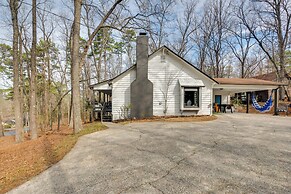 3 Mi to Marietta Square: Hot Tub Haven w/ 2 Patios