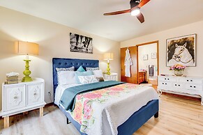 3 Mi to Marietta Square: Hot Tub Haven w/ 2 Patios