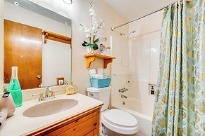 3 Mi to Marietta Square: Hot Tub Haven w/ 2 Patios