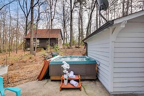 3 Mi to Marietta Square: Hot Tub Haven w/ 2 Patios