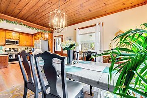 3 Mi to Marietta Square: Hot Tub Haven w/ 2 Patios