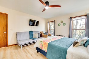 3 Mi to Marietta Square: Hot Tub Haven w/ 2 Patios