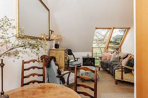 Vintage Chic Coach House