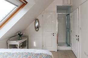 Vintage Chic Coach House