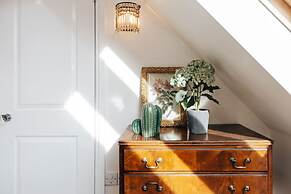 Vintage Chic Coach House