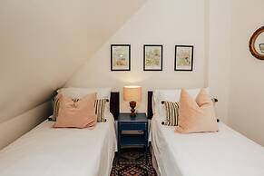 Vintage Chic Coach House