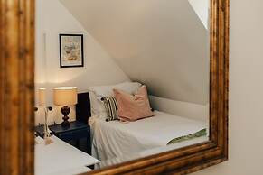 Vintage Chic Coach House