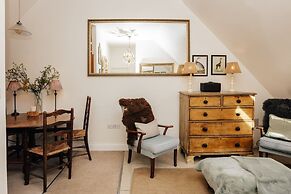 Vintage Chic Coach House