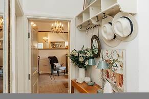 Vintage Chic Coach House