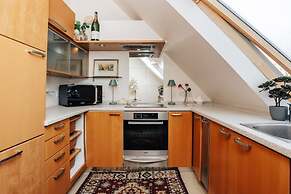 Vintage Chic Coach House