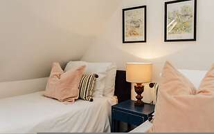 Vintage Chic Coach House