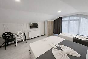 D Twins plus Hotel