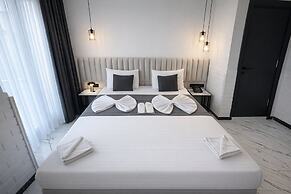 D Twins plus Hotel