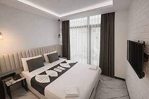 D Twins plus Hotel