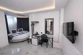 D Twins plus Hotel