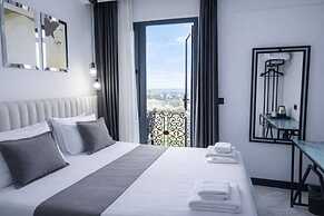 D Twins plus Hotel