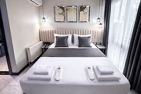 D Twins plus Hotel