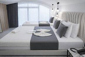D Twins plus Hotel
