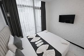 D Twins plus Hotel