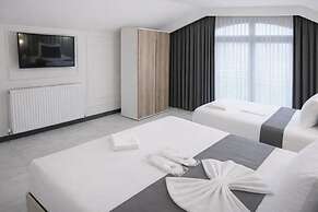 D Twins plus Hotel