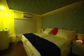 Whispering Waters Houseboat