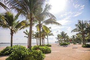 A La Carte Ha Long Residence