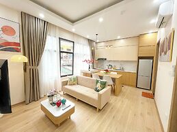 Amazing Housing Lac Long Quan