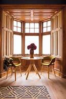 JOIVY Contemporary Cottage with Parking