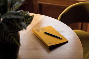 JOIVY Contemporary Cottage with Parking