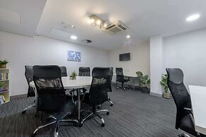 Student Only King Square