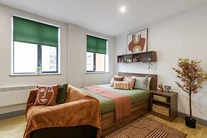 Student Only King Square