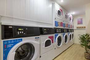 Student Only King Square