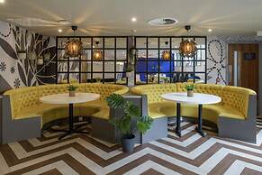 Student Only King Square