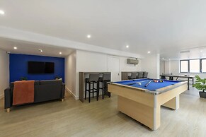 Student Only King Square