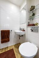 Student Only King Square