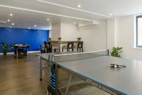 Student Only King Square