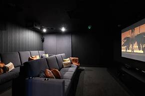 Student Only King Square