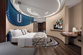 Beso Black Vinyl Fragment Hotel