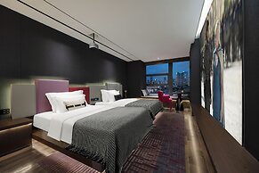 Beso Black Vinyl Fragment Hotel