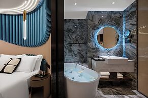 Beso Black Vinyl Fragment Hotel