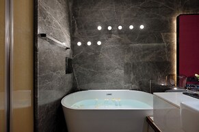 Beso Black Vinyl Fragment Hotel