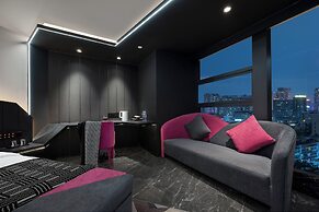 Beso Black Vinyl Fragment Hotel