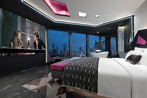 Beso Black Vinyl Fragment Hotel