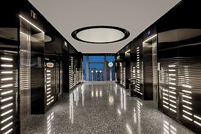 Beso Black Vinyl Fragment Hotel