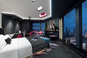 Beso Black Vinyl Fragment Hotel