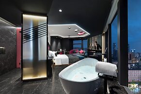 Beso Black Vinyl Fragment Hotel