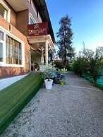 Rozan Jaai Orchard Hotel